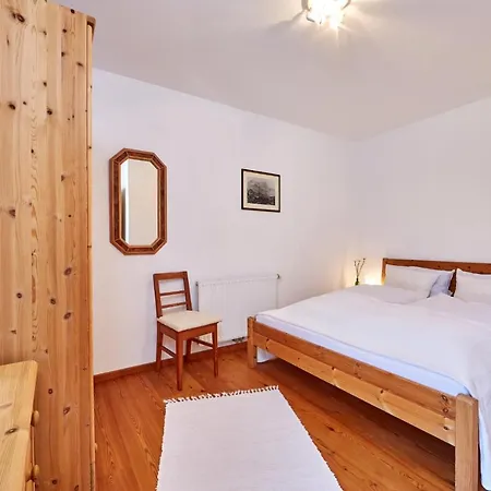 Haus Leonard Έρβαλντ